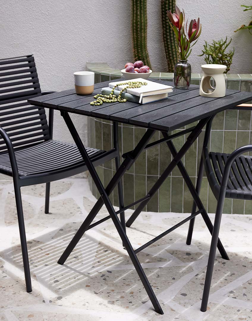 All you need to know about choosing a garden table | JYSK